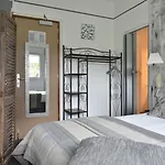 La Roseraie 2*