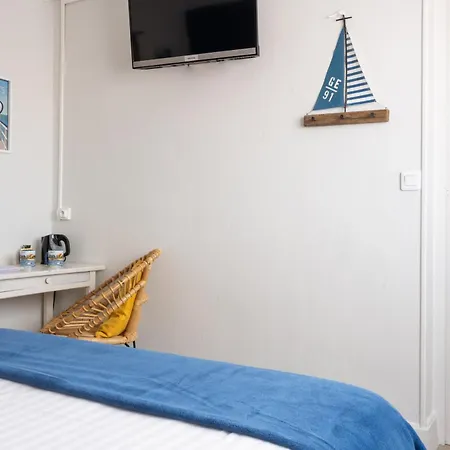 La Roseraie Hotell 2*