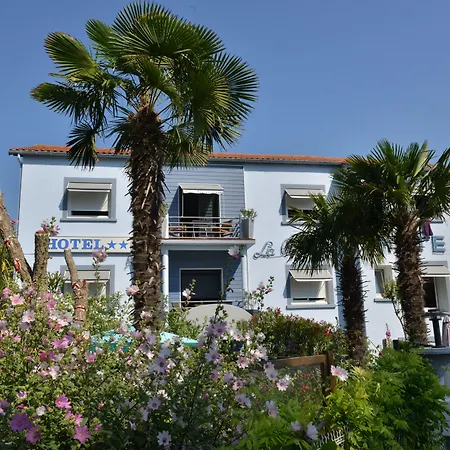 La Roseraie Hotell 2*