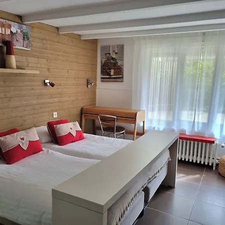 La Roseraie Hotell 2*