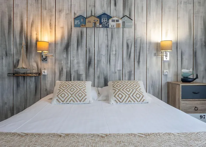 酒店 La Roseraie 富拉